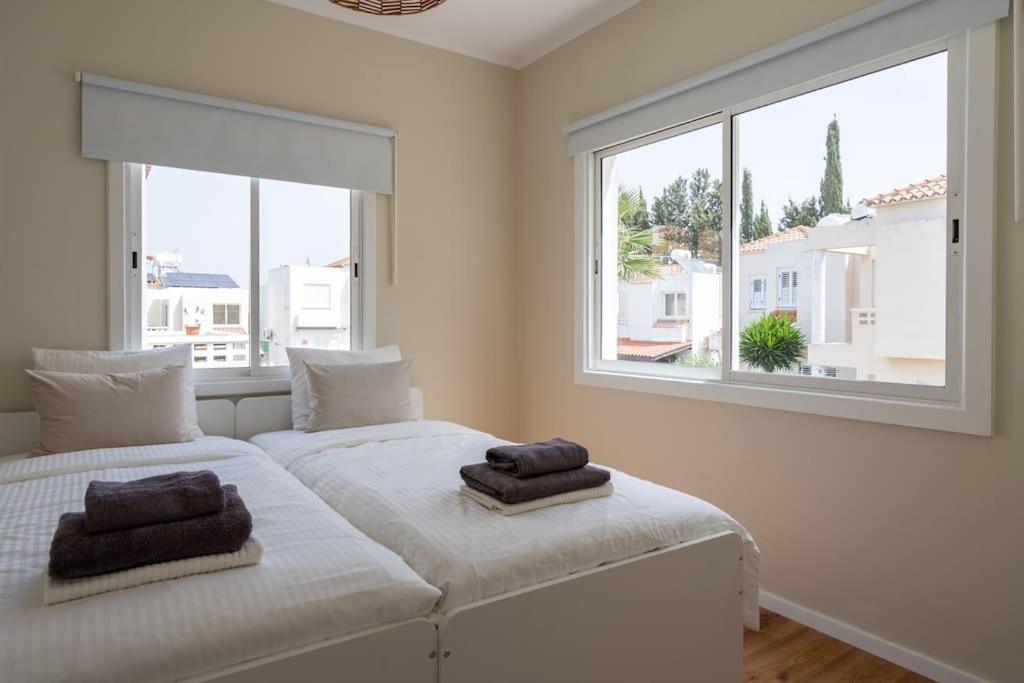 Cozy Nerina Cottage At Harbour Paphos Exterior foto