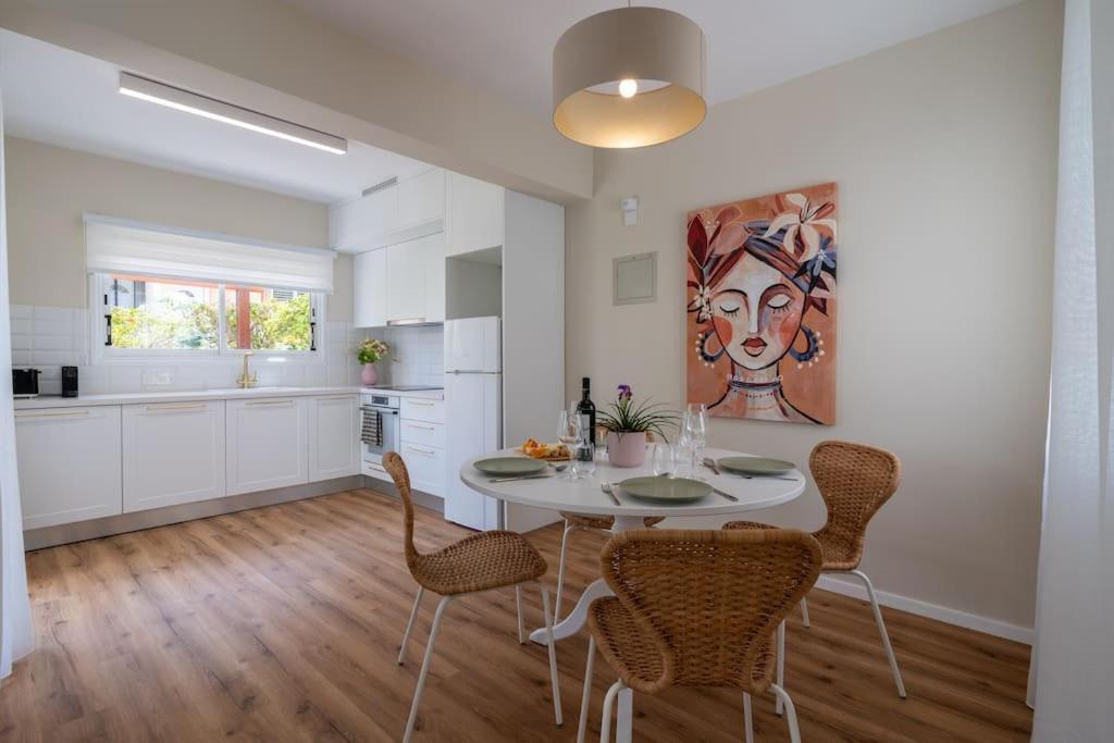 Cozy Nerina Cottage At Harbour Paphos Exterior foto